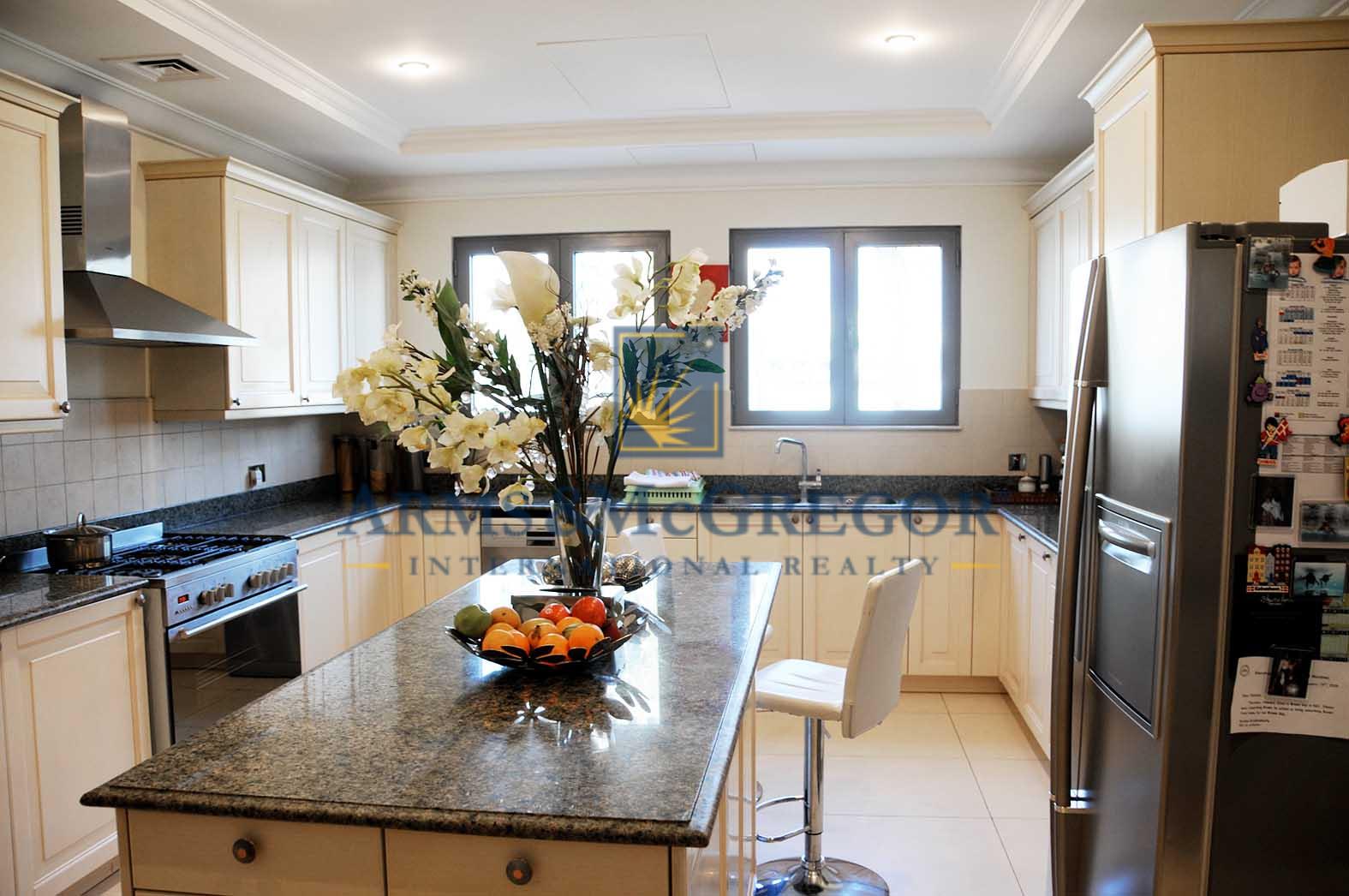 Apartments in Palm Villas - Palm Jumeirah for sale or rent